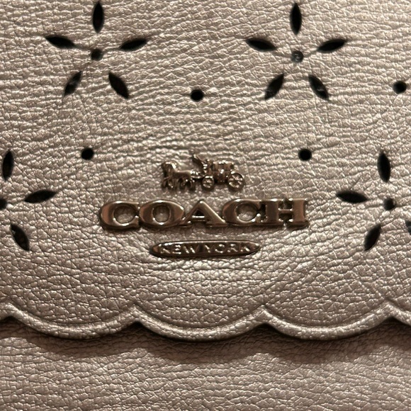 Coach New York - Picture 2 of 10